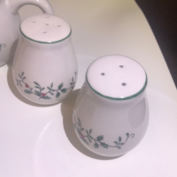 Stoneware Accessory Set - Picture 4 of 5